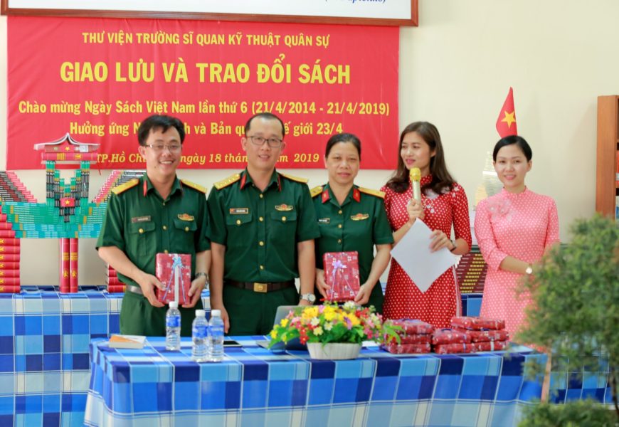 THƯ VIỆN TRƯỜNG SĨ QUAN KỸ THUẬT QUÂN SỰ TỔ CHỨC GIAO LƯU VÀ TRAO ĐỔI SÁCH THƯ VIỆN TRƯỜNG SĨ QUAN KỸ THUẬT QUÂN SỰ TỔ CHỨC GIAO LƯU VÀ TRAO ĐỔI SÁCH