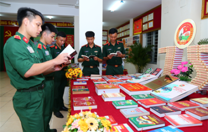 Trường Sĩ quan Kỹ thuật quân sự sôi nổi Ngày sách Việt Nam lần thứ 8 Trường Sĩ quan Kỹ thuật quân sự sôi nổi Ngày sách Việt Nam lần thứ 8