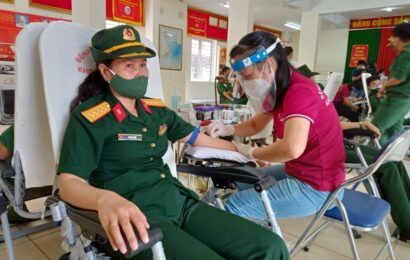 Hơn 900 cán bộ, chiến sĩ quân đội hiến máu nhân đạo trong dịch Covid-19 Hơn 900 cán bộ, chiến sĩ quân đội hiến máu nhân đạo trong dịch Covid-19