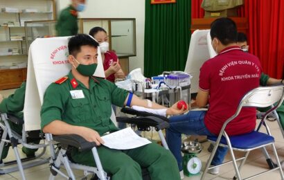Hơn 300 cán bộ, chiến sĩ tham gia hiến máu ở TP.HCM Hơn 300 cán bộ, chiến sĩ tham gia hiến máu ở TP.HCM