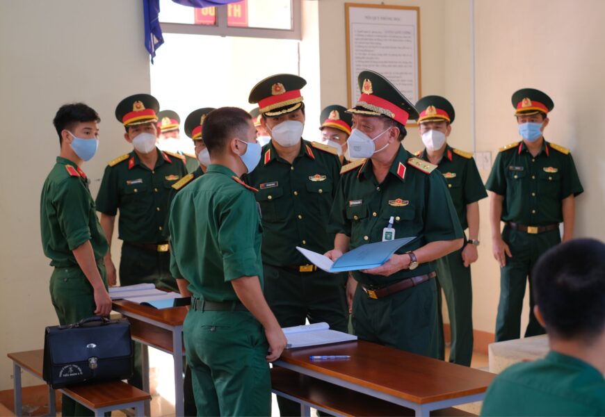 Trung tướng Ngô Minh Tiến, Phó Tổng Tham mưu trưởng QĐND Việt Nam kiểm tra, làm việc tại Trường Sĩ quan KTQS Trung tướng Ngô Minh Tiến, Phó Tổng Tham mưu trưởng QĐND Việt Nam kiểm tra, làm việc tại Trường Sĩ quan KTQS