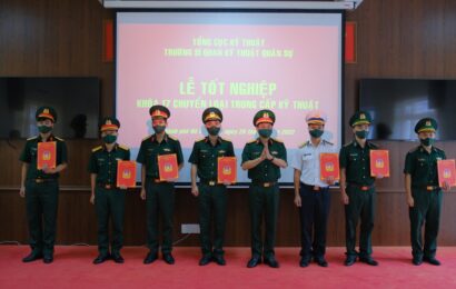 Trường Sĩ quan KTQS tổ chức lễ tốt nghiệp chuyển loại trung cấp kỹ thuật cho học viên khóa 17 Trường Sĩ quan KTQS tổ chức lễ tốt nghiệp chuyển loại trung cấp kỹ thuật cho học viên khóa 17