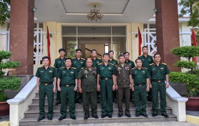 Đón tiếp và làm việc với đoàn Tùy viên Quân sự Campuchia Đón tiếp và làm việc với đoàn Tùy viên Quân sự Campuchia